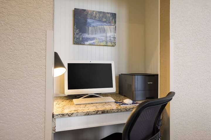 Business Center 77 of 80