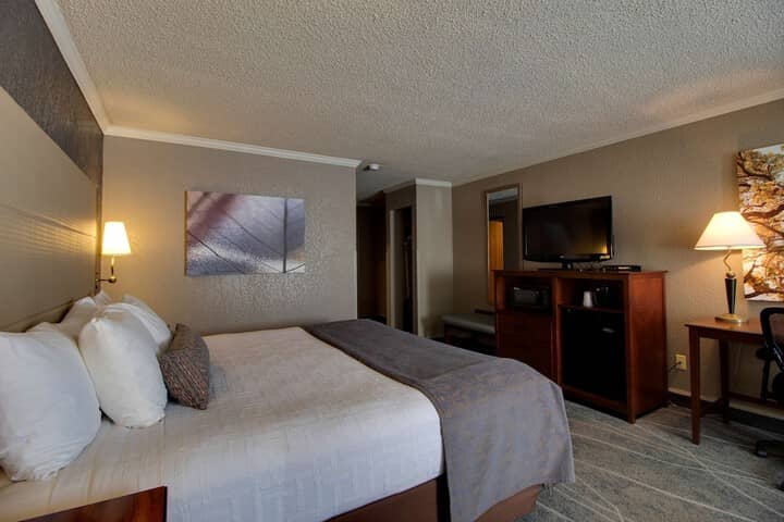 Room 33 of 80