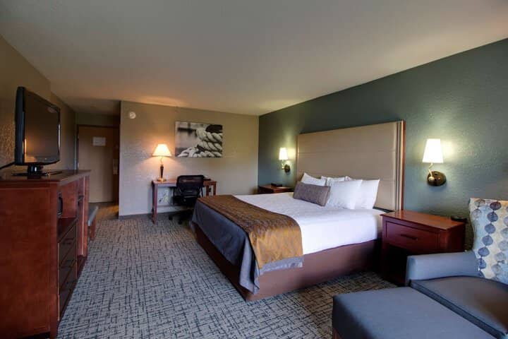 Room 32 of 80