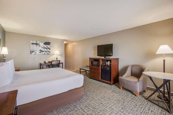 Room 10 of 80
